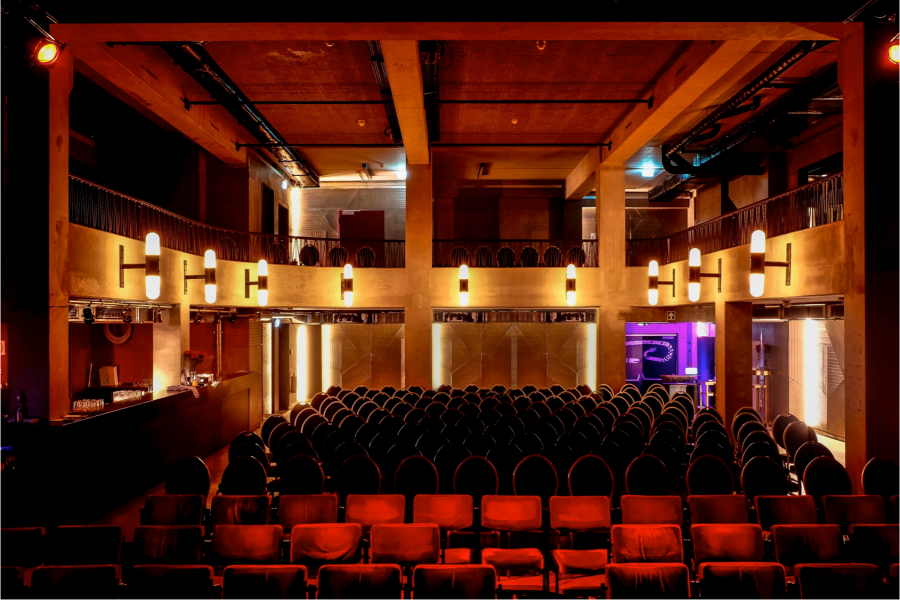 Der Blick von der Bühne ins Publikum des Säälchens